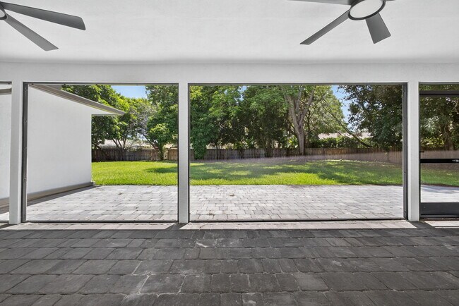 Building Photo - 280 Sulky Way