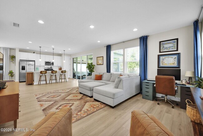 Building Photo - 409 Honeycomb Trl