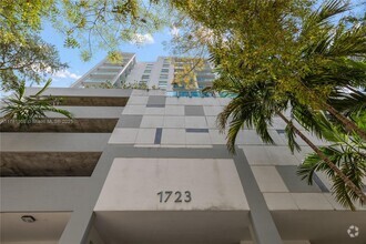 Building Photo - 1723 SW 2nd Ave