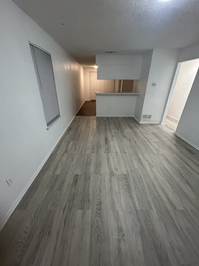 Building Photo - 105 Pine Meadow Dr