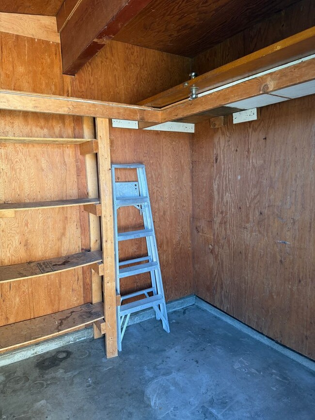 Building Photo - 3 Bedroom Home, Fully Updated