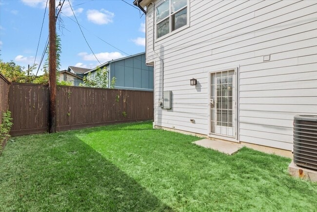 Building Photo - 2002 Lynnfield St