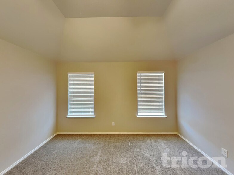 Building Photo - 208 Carson Dr