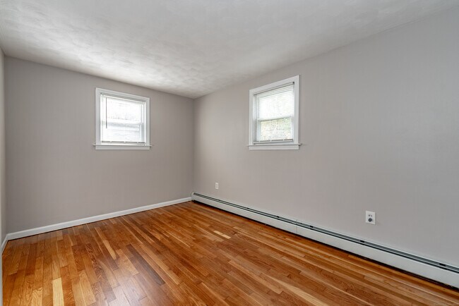 Building Photo - 14 Alaimo Dr