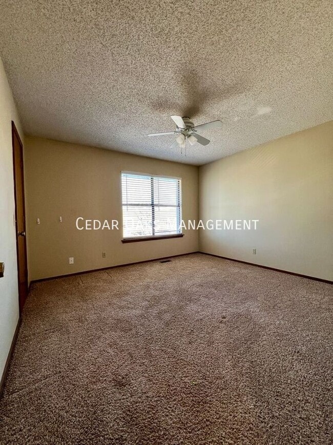 Building Photo - 4102 N Sunflower Cir