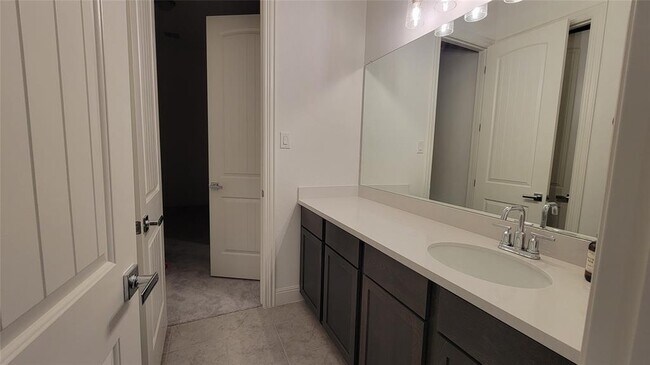 Building Photo - 1720 Scenic Hts Ln