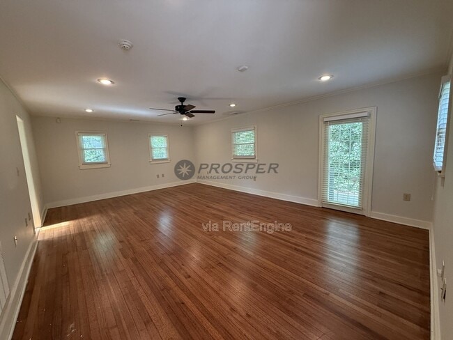 Building Photo - 575 Elizabeth Ln W