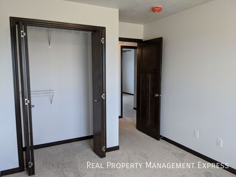 Building Photo - 3 Bed 1.5 Bath in West Sioux Falls