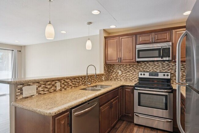 Building Photo - Cozy 2-bedroom, 1.5-bath townhome