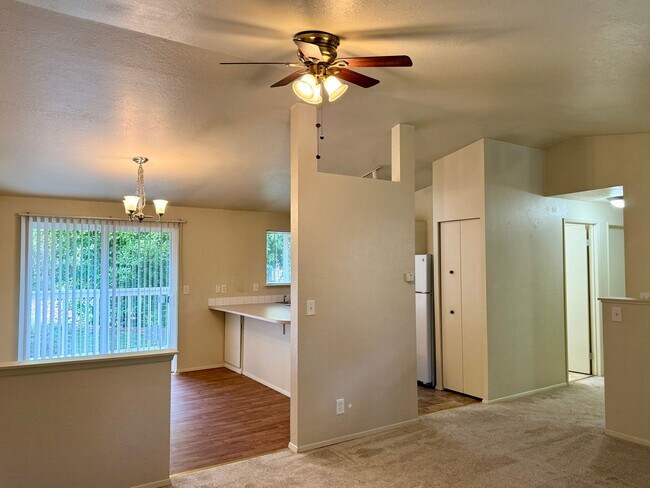 Building Photo - Silverdale - Chico Way neighborhood 3 bedroom duplex now available