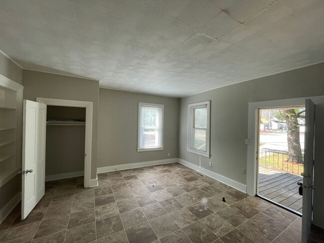 Building Photo - Newly Remodeled 3-Bedroom House