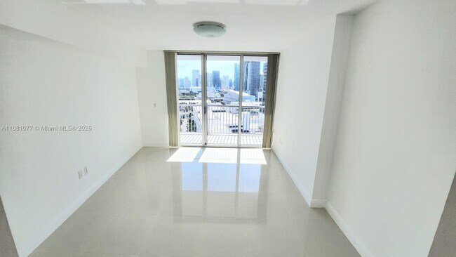 Building Photo - 1750 N Bayshore Dr
