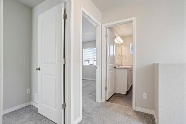 Building Photo - Modern 3bd Home Near Peterson AFB on Power...