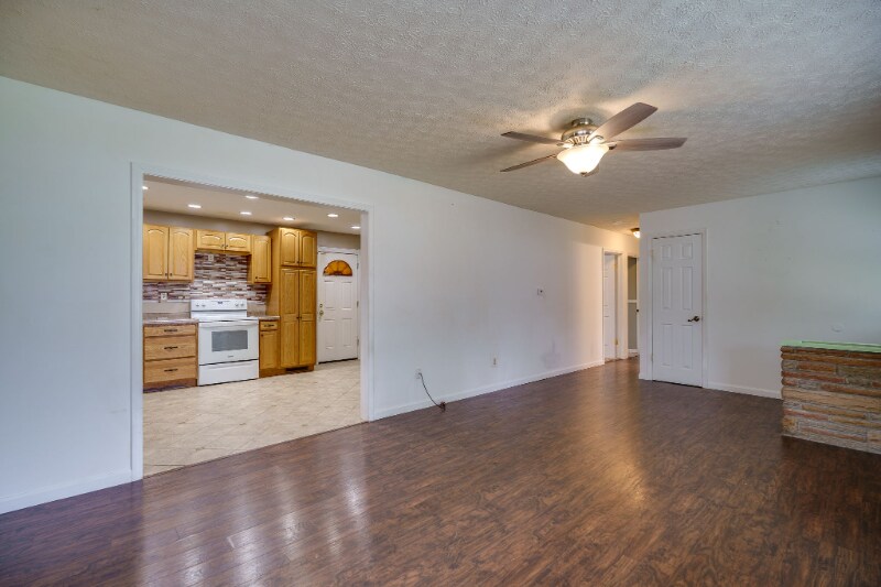 Building Photo - 3900 Montevideo Dr