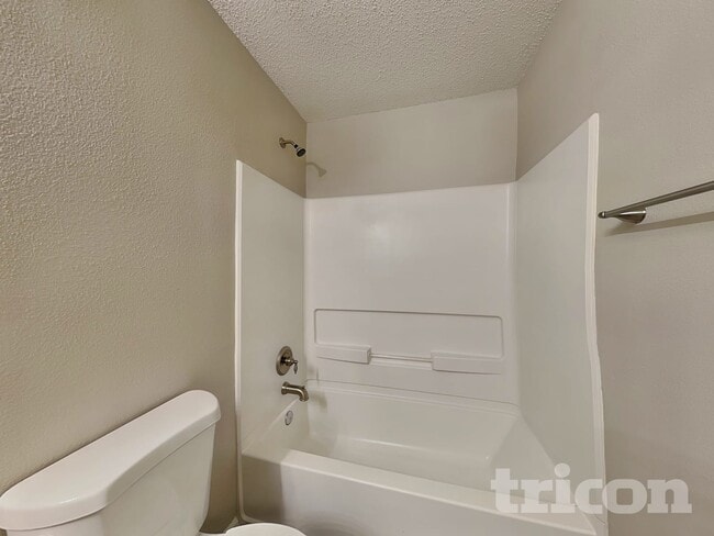 Building Photo - 11361 N Creekside Dr