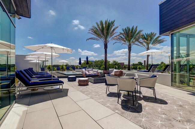 Building Photo - 1301 W Koenig Ln