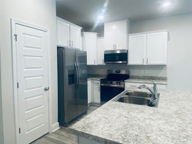 Building Photo - 710 Giese Ln