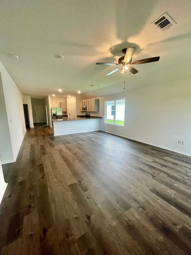 Building Photo - Home For Rent!
