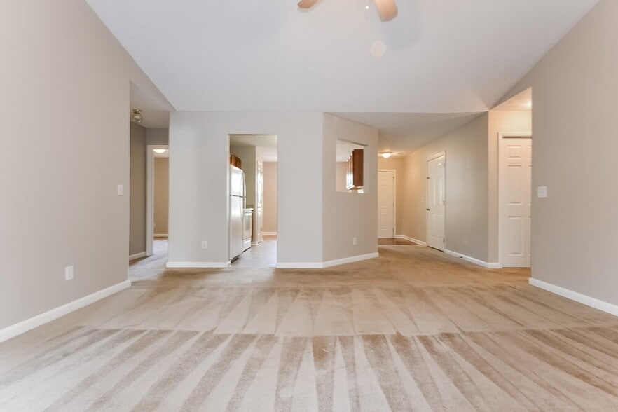 Building Photo - 1304 Violet Ln