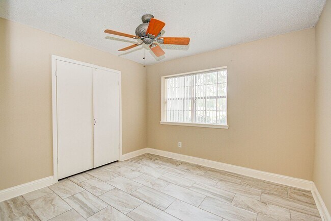 Building Photo - Spacious one story home on a corner lot!