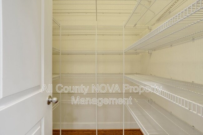 Building Photo - 2093 Laura Mews Pl