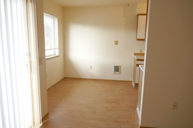Building Photo - 516 Jetty St