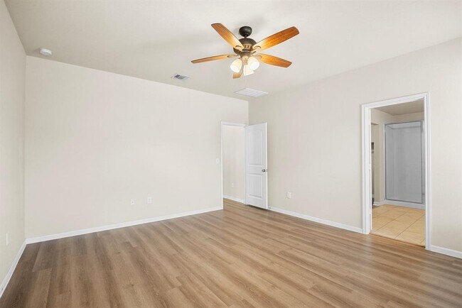 Building Photo - 5816 Roderick Dr