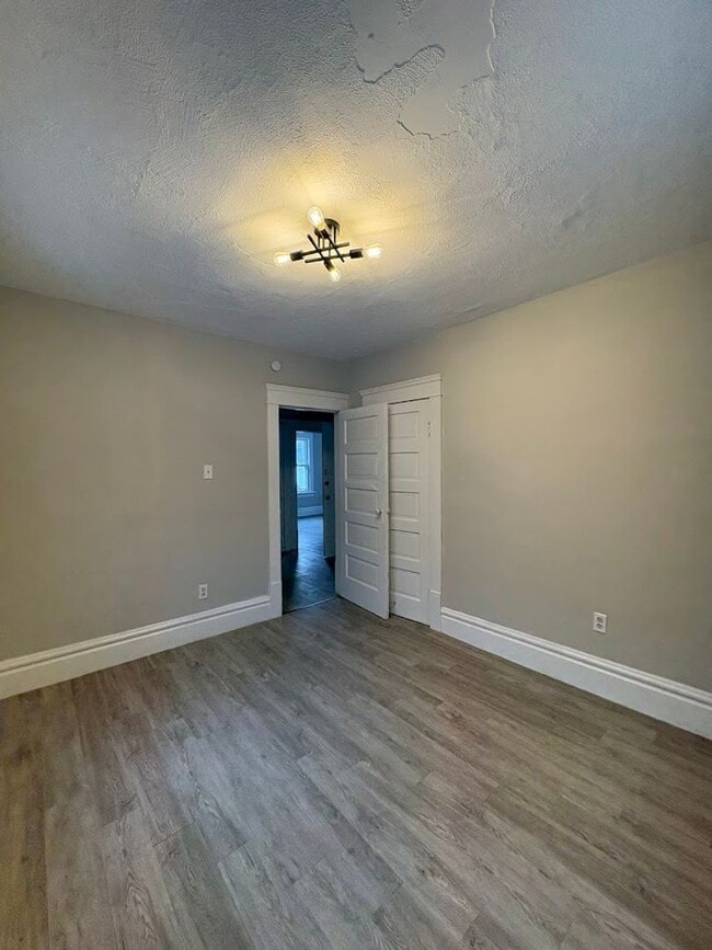 Building Photo - 96 Hall St