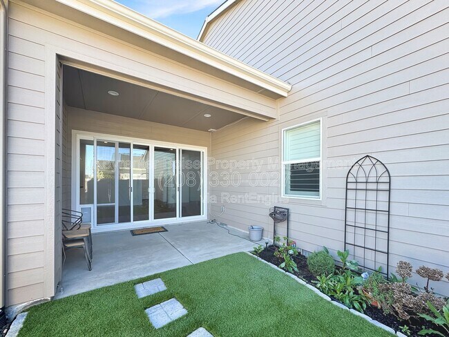 Building Photo - 2197 N Leatherwood Ave