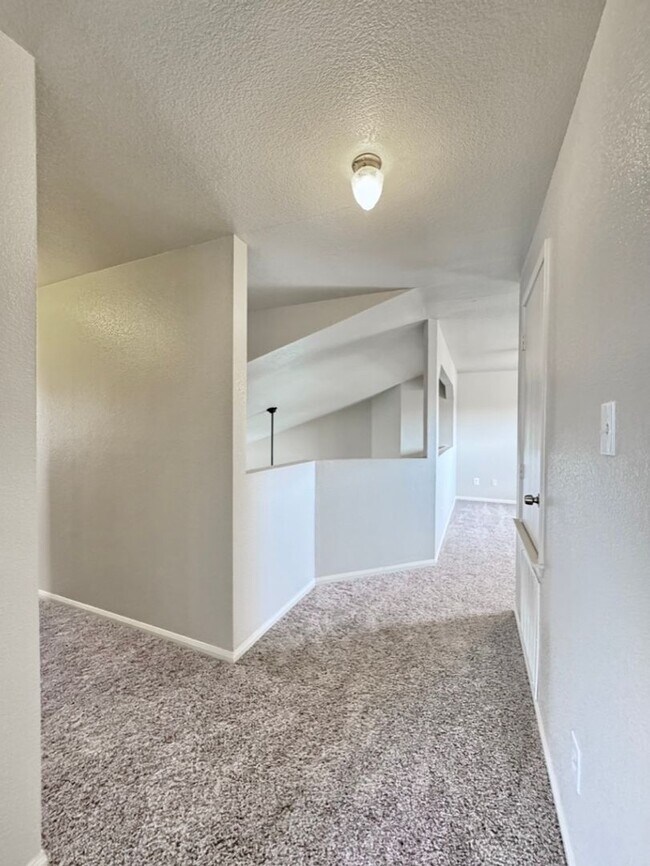 Building Photo - Desirable Highlands at Sagert Ranch Neighborhood!! Features 4 Bedrooms, 2.25 Bath, 2 Car Garage Home