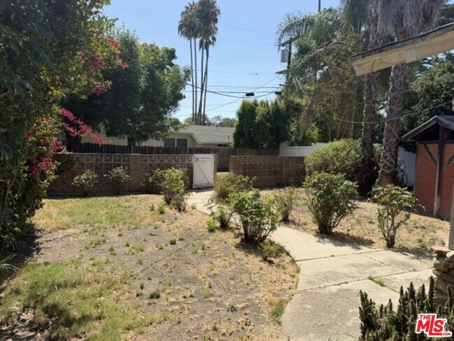 Building Photo - 5136 Noble Ave