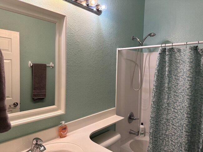 Building Photo - 18686 E Mockingbird Dr