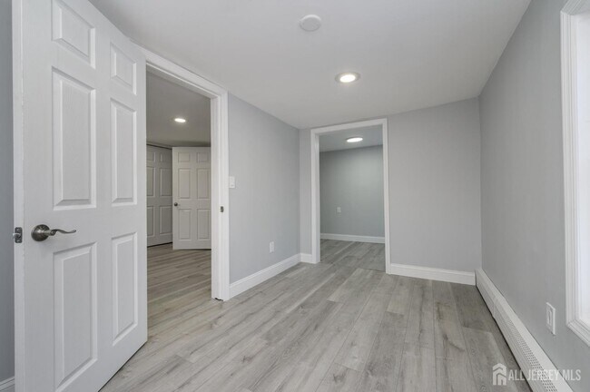 Building Photo - 408 David St