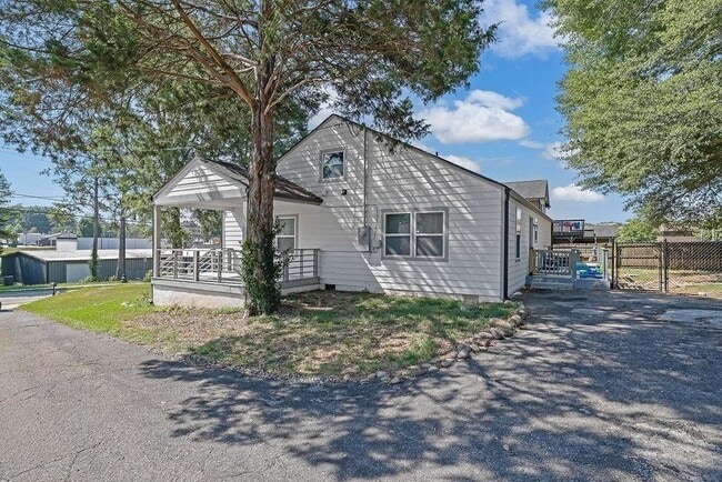 Building Photo - 280 Stone Mountain St