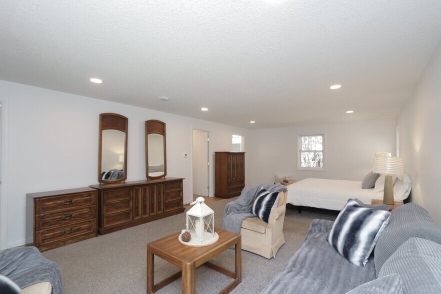 Building Photo - 159 Redfern Dr