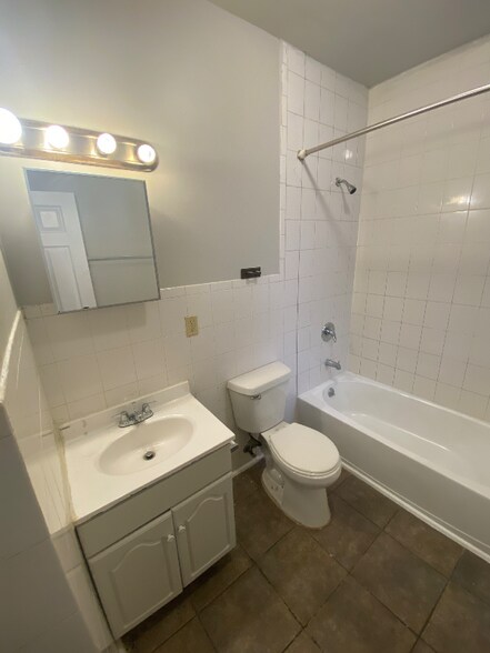 Building Photo - 114 Ashley St