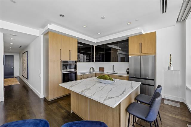 Building Photo - 2408 Victory Park Ln