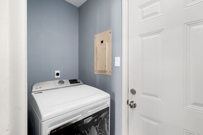 Building Photo - 12805 Westpark Dr