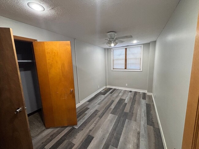 Building Photo - 114 1/2-26-22 S 6th St