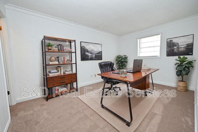 Building Photo - 2249 9th St SE