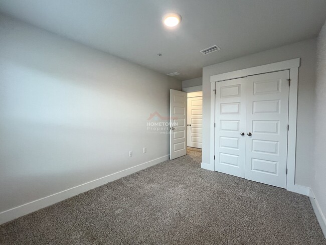 Building Photo - Beautiful 3 Bed, 2.5 Bath Rental in Pensac...