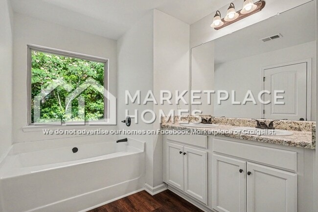 Building Photo - 6027 Oak Bend Ct