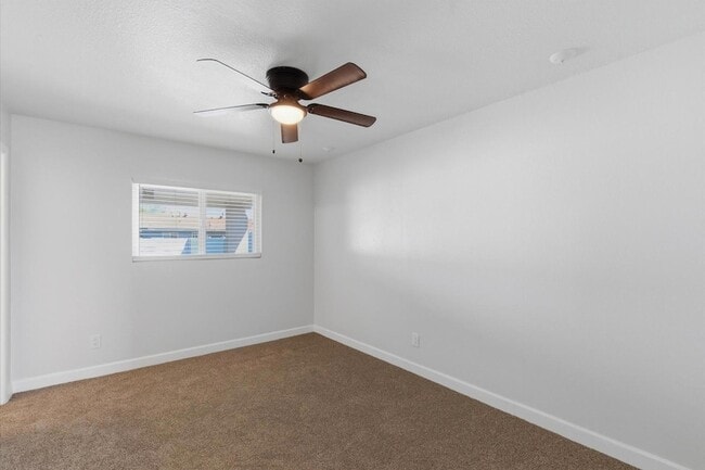 Building Photo - 6622 W Peck Dr