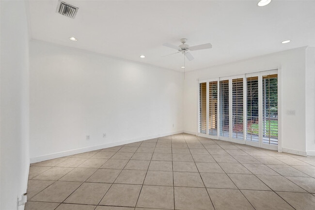 Building Photo - 10902 Tamoron Ln