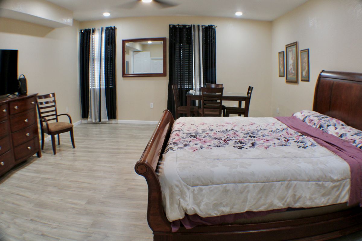 Building Photo - 1141 Katy St