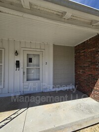 Building Photo - 1419 S Martinson St
