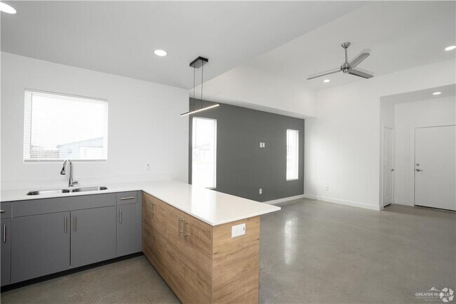 Building Photo - 24 Jenna Ln