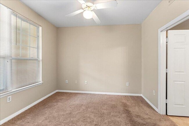 Building Photo - Charming End-Unit Condo in Gated Bordeaux Community!