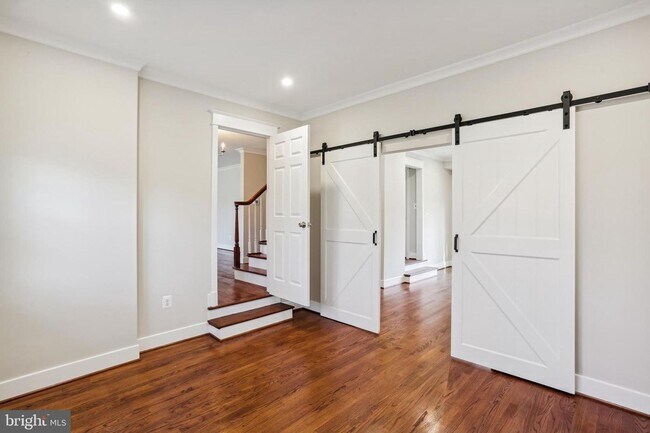 Building Photo - Renovated 4 Bed, 2.5 Bath in Wyngate WITH ...