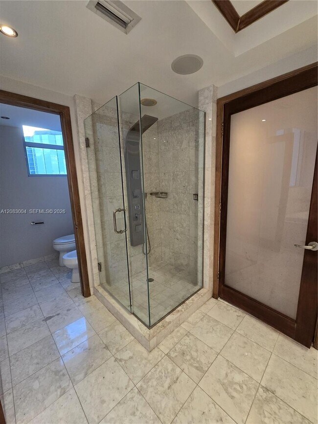 Building Photo - 1331 Brickell Bay Dr